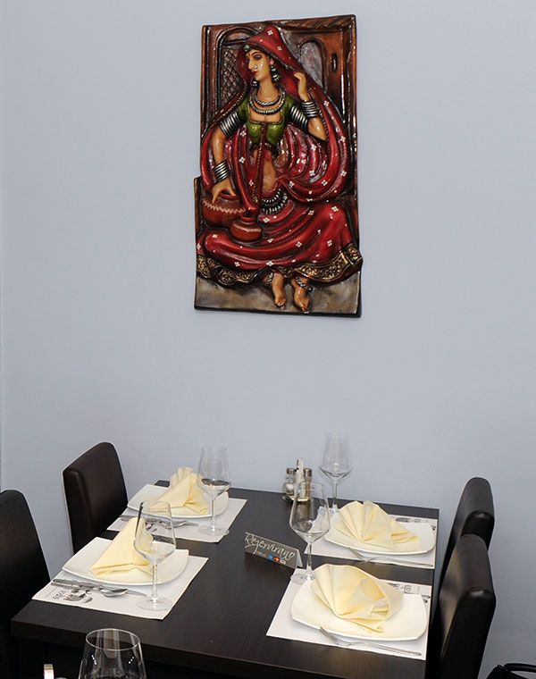 indijski restoran stol